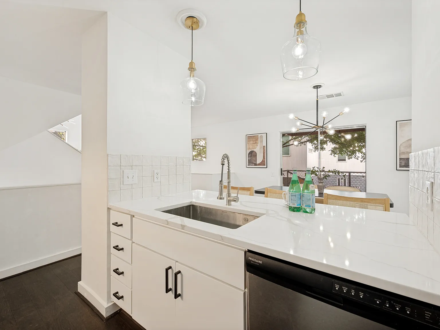 2 bed, 1780 sqft, $3,200 — Photo 4