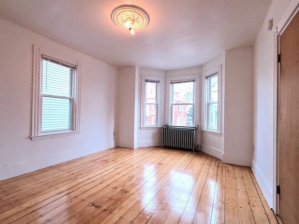 2 bed, 1.0 bath, 1050 sqft, $2,750 — Photo 2