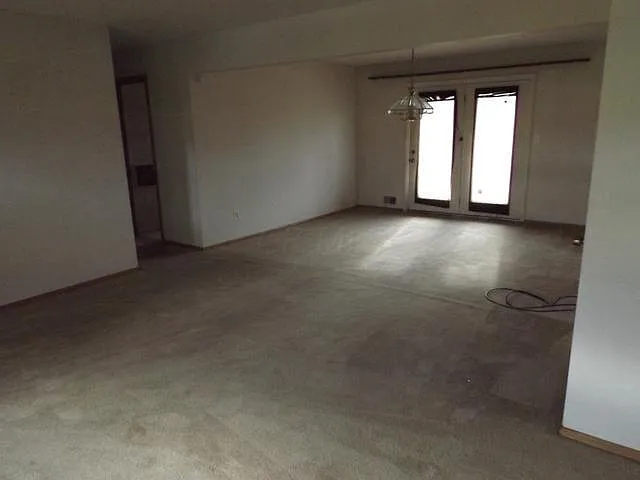 975 Garden Rd photo 1