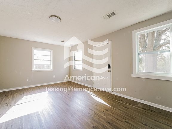 606184_004_wm_-_living_room_13499683.jpg