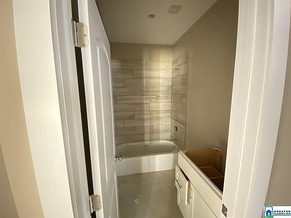 3rd image of 213 Bonnieville Dr
