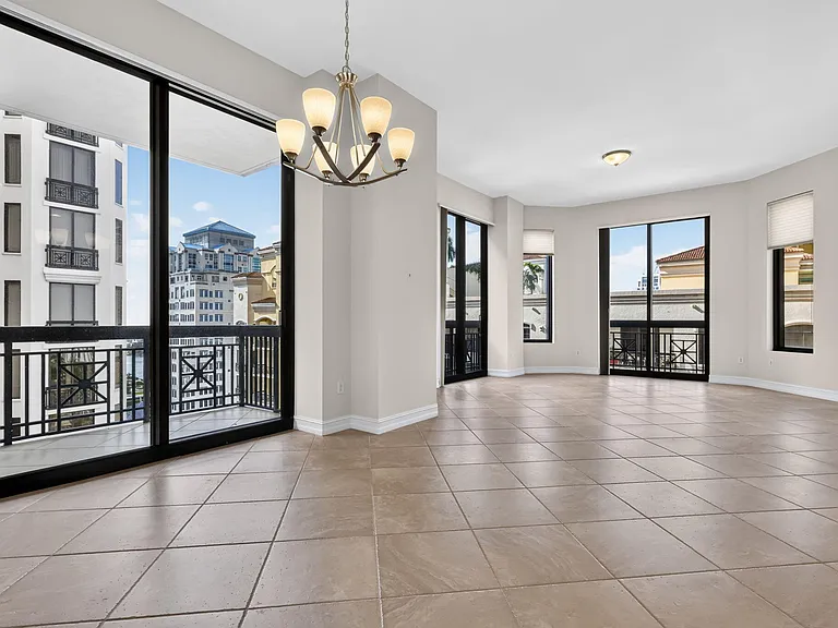 701 S Olive Ave #1504 — Photo 2
