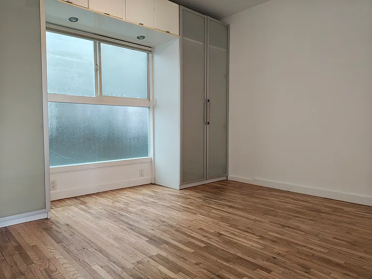 252 3rd Ave #252 — Photo 9