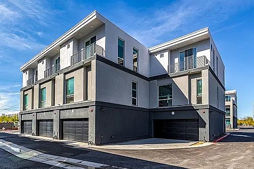 5th image of 915 E Missouri Ave #2560d38ea