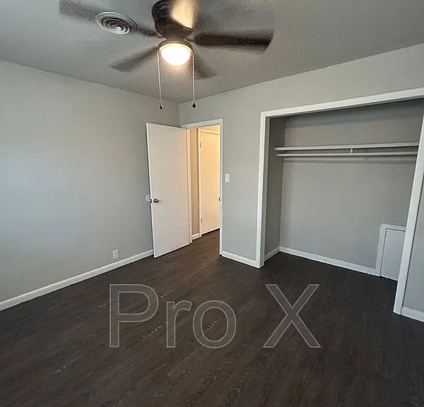 704 W Oak St #2-B — Photo 4