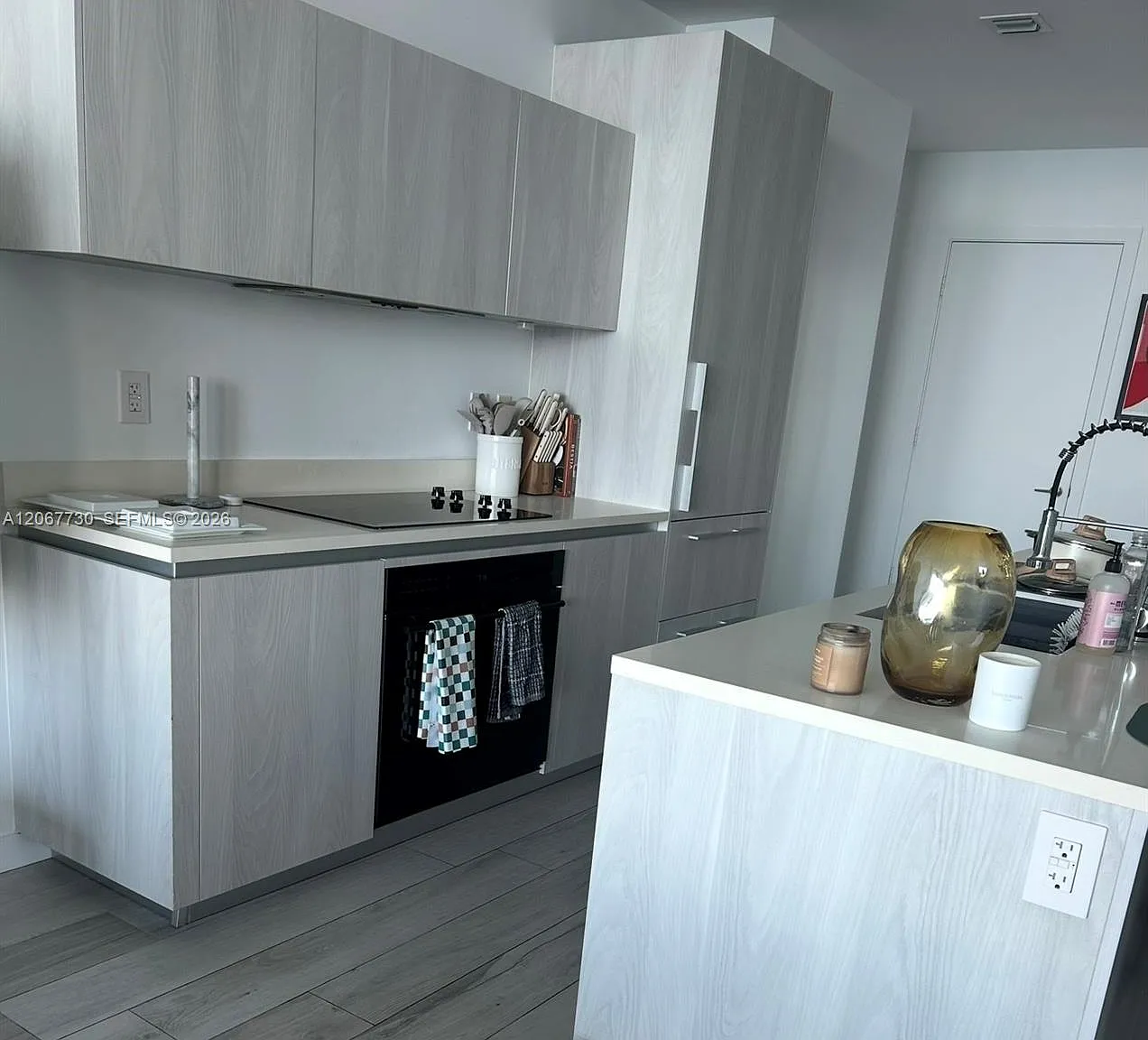 Gran Paraiso Condo — Photo 2