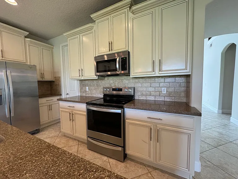 12119 Uleta Ln — Photo 24