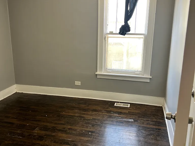 1220 Emerald Ave #1 — Photo 2