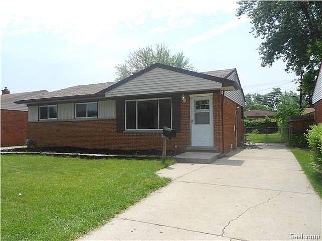 1st image of 32081 Birchwood St
