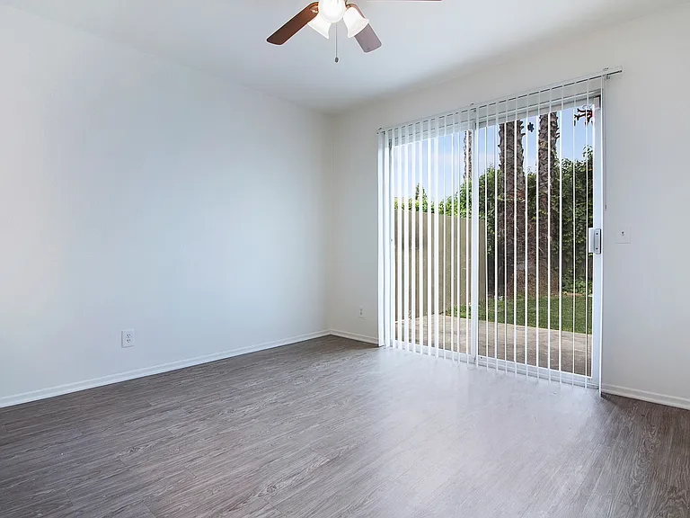 Los Timbres Street Duplex — Photo 10