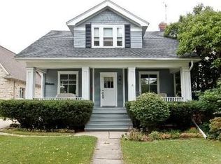 125 Walker Ave, Clarendon Hills, IL 60514