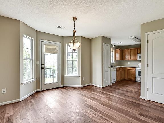 4th image of 235 Fox Creek Blvd