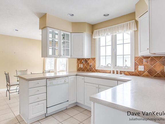 3rd image of 7718 Greenbrier Dr NE