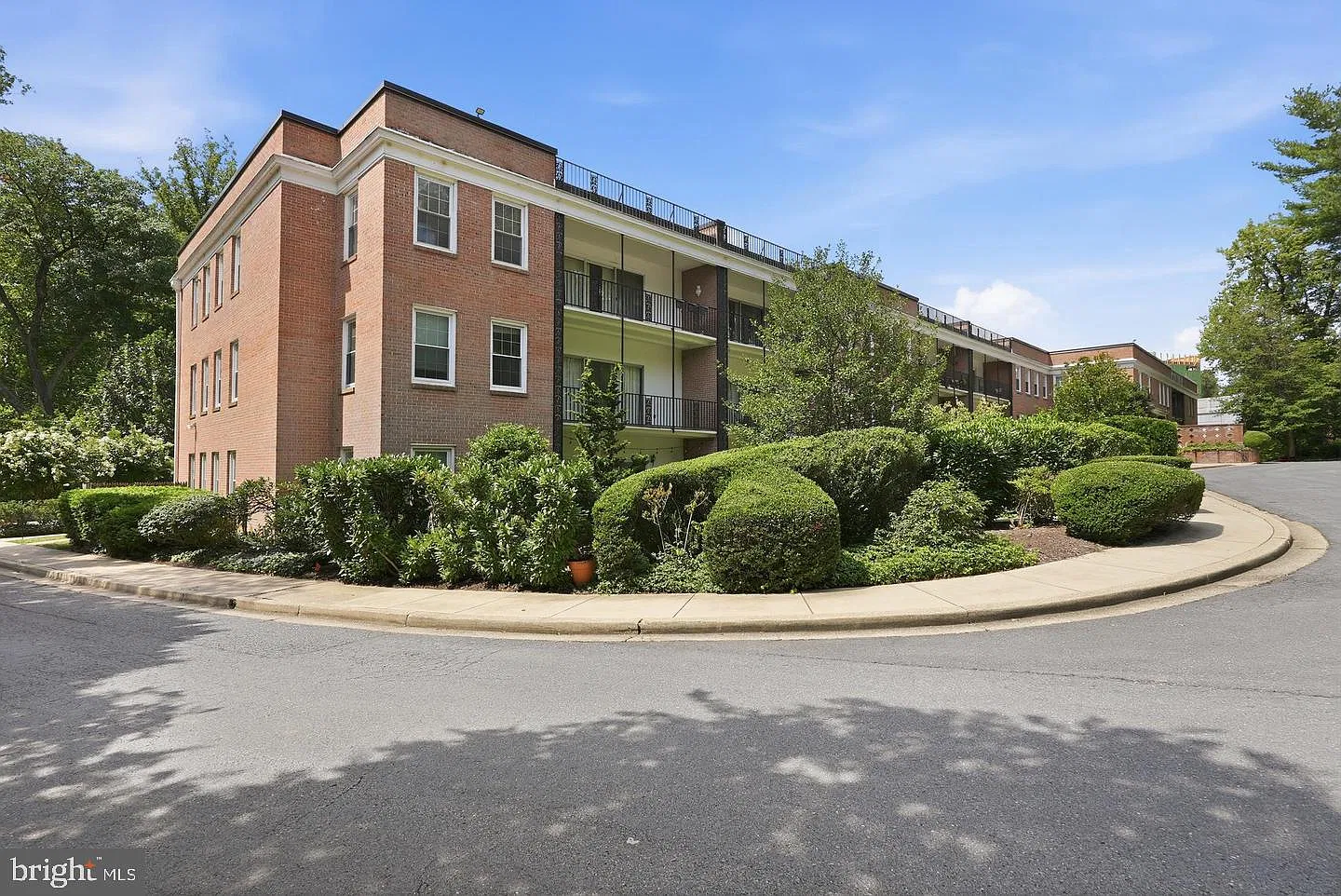 2 bed, 1.0 bath, 949 sqft, $2,300 — Photo 1