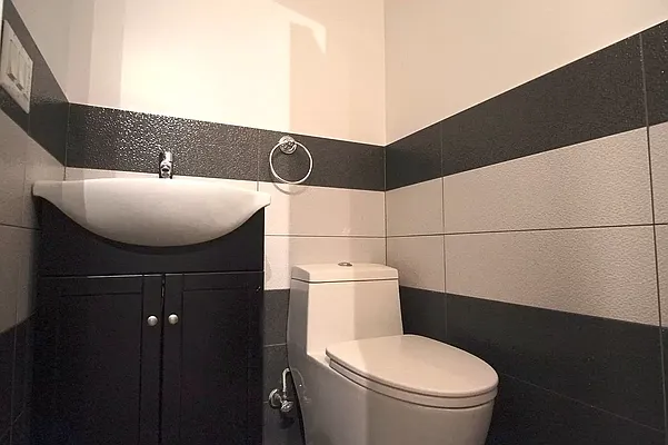 Rented by PREMIUM US INC | media 30