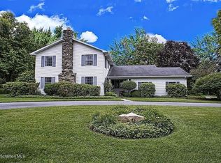 4 Starlight Dr, Waverly Township, PA 18411
