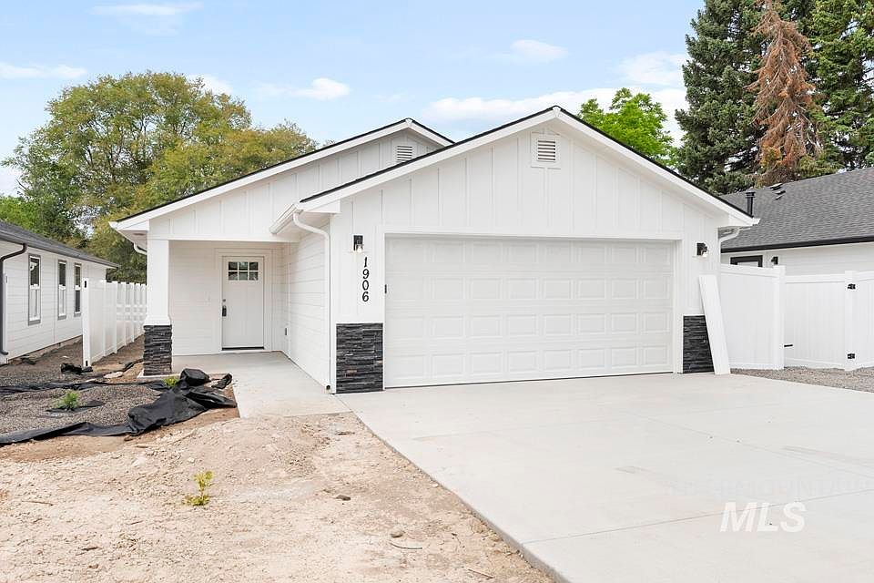 1st image of 1906 Oregon Ln