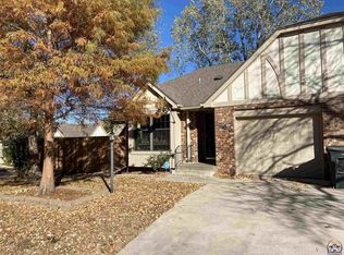 2766 SW Arrowhead Rd, Topeka, KS 66614