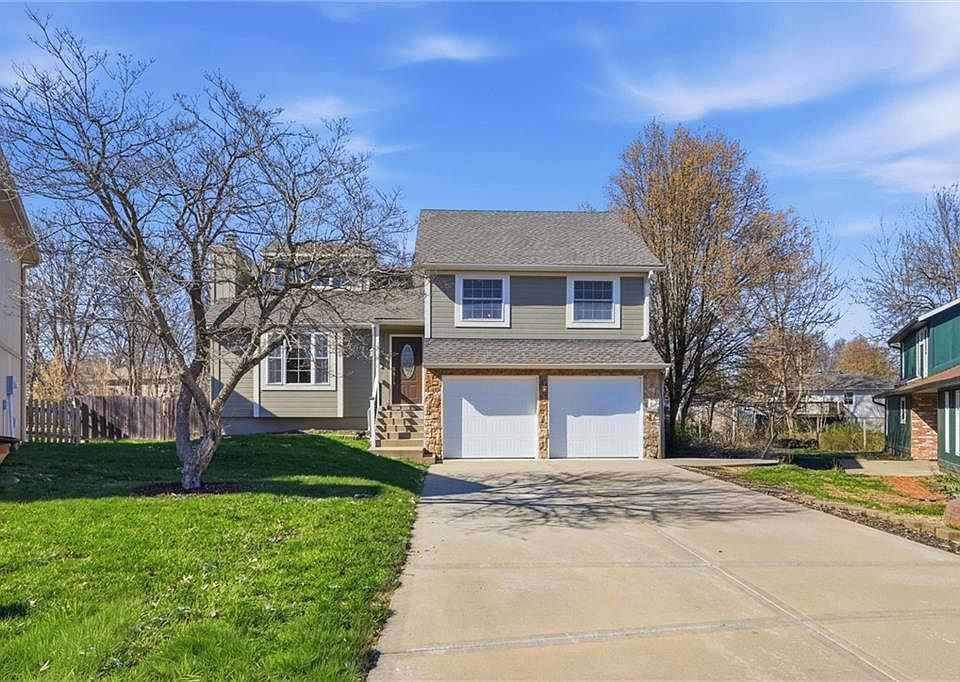 1st image of 1916 NE Gatewood Dr