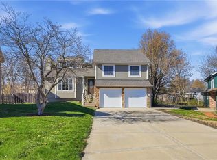 1916 NE Gatewood Dr, Lees Summit, MO 64086