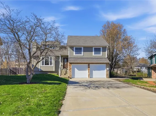 1916 NE Gatewood Dr, Lees Summit, MO 64086