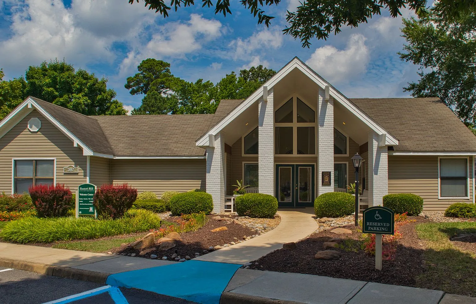 Hunter's Mill Apartments — Photo 4