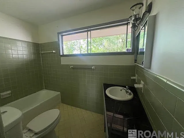 2464 Kensington Dr — Photo 11