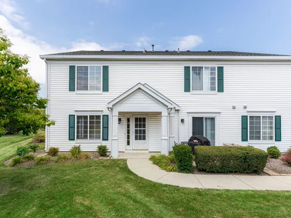 684 Fieldcrest Dr Unit A, South Elgin, IL 60177