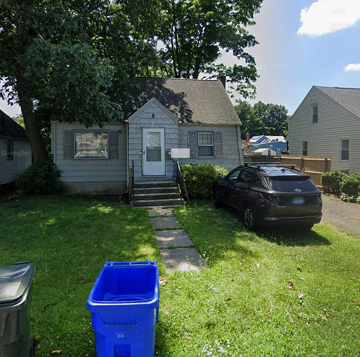 4 bed, 1276 sqft, $2,599 — Photo 2