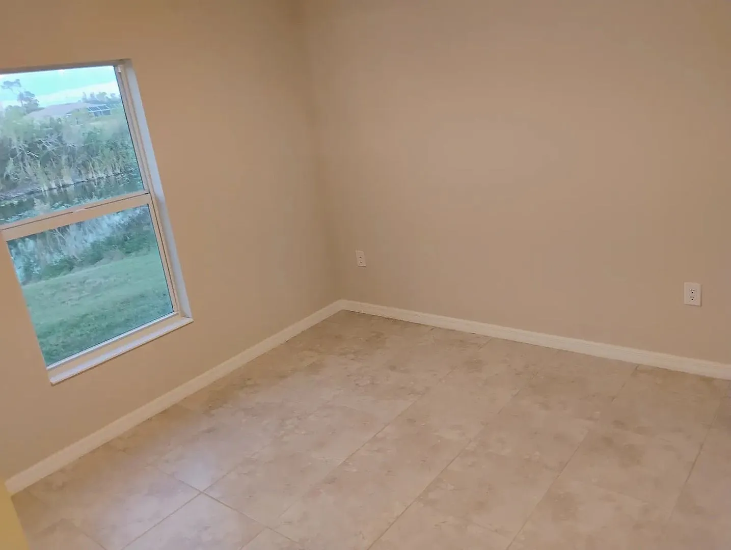 4 bed, 2.0 bath, 1565 sqft, $1,975 — Photo 2