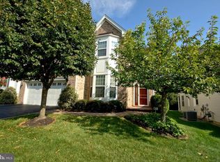37 Edgemere Dr, Kendall Park, NJ 08824