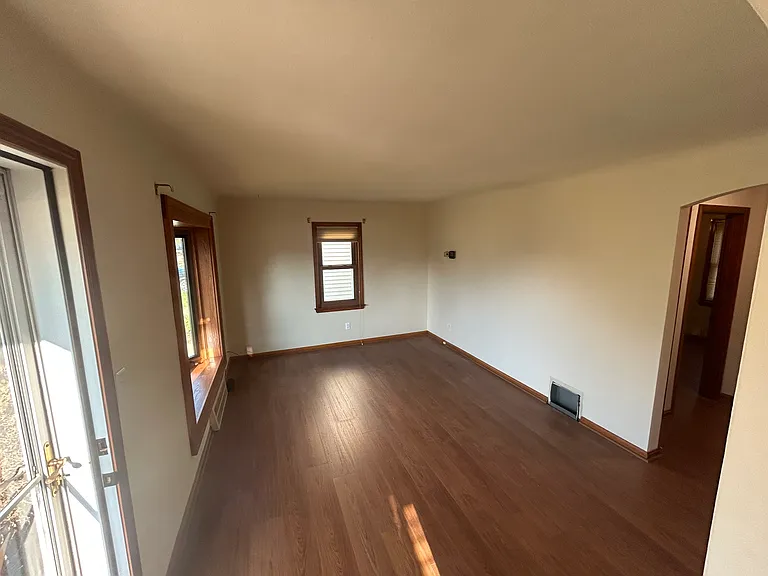 5915 Forest Ave — Photo 4