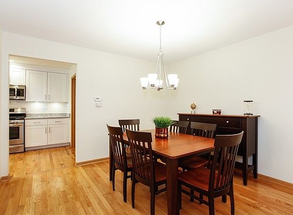 4th image of 2118 Clover Ln