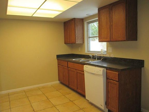 3rd image of 915 Santa Monica Dr