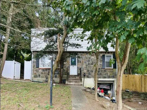 34 St Eleanoras Lane, Yonkers, NY 10707