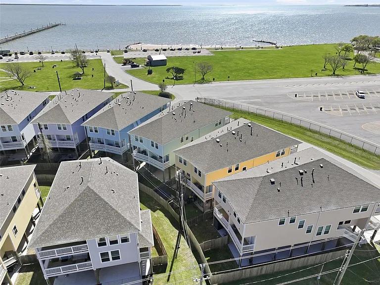 709 N Bayshore Dr — Photo 29