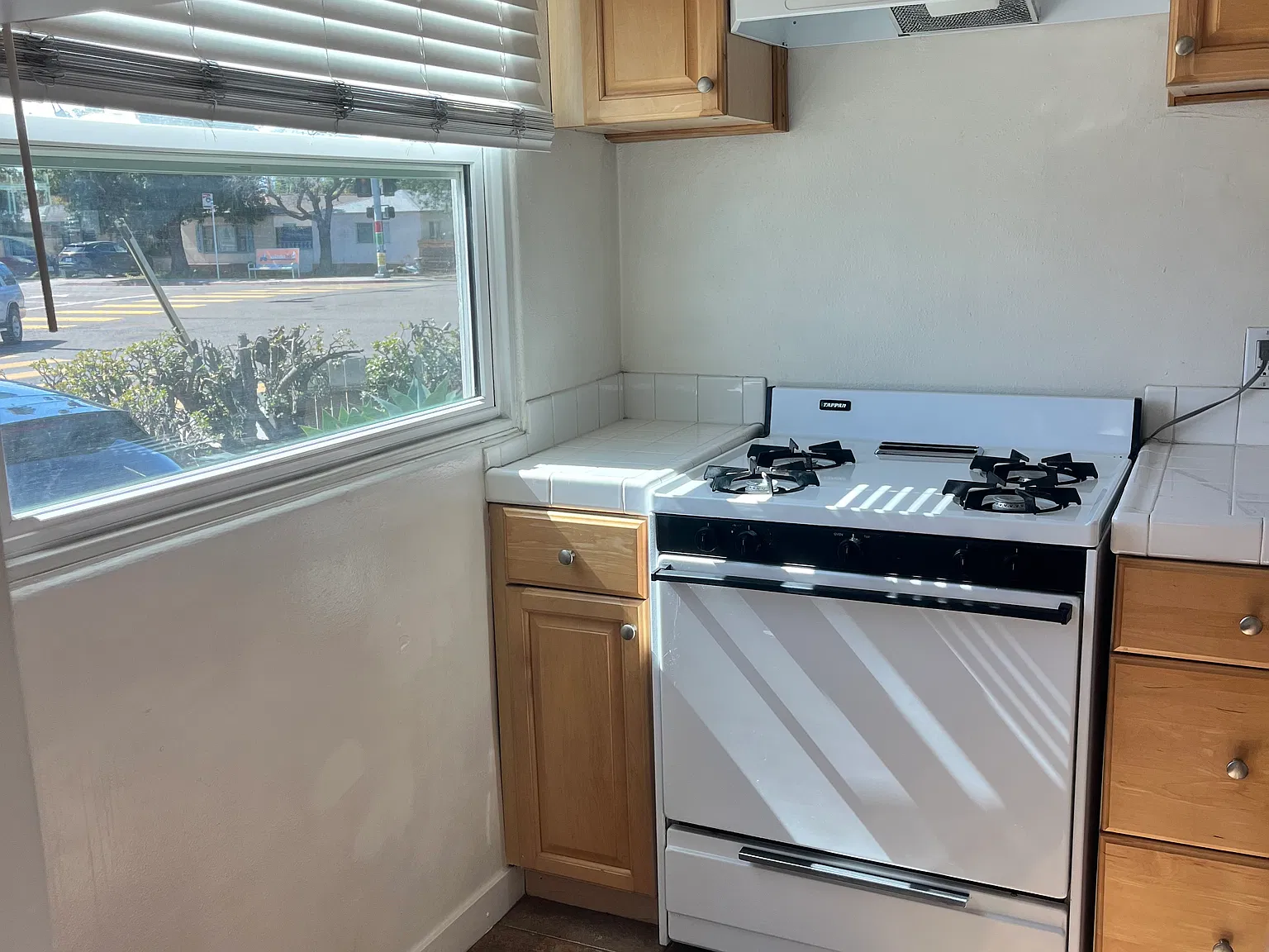 Studio, 250 sqft, $1,799 — Photo 4