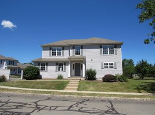 49 Colby Ct, Belvidere, NJ 07823