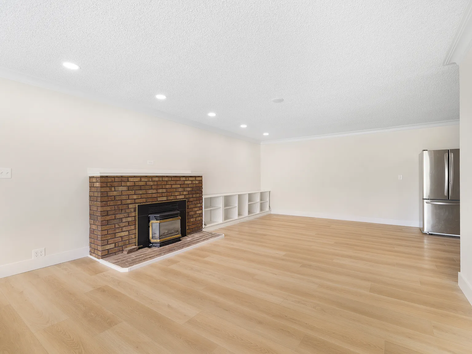 2 bed, 900 sqft, $2,400 — Photo 4