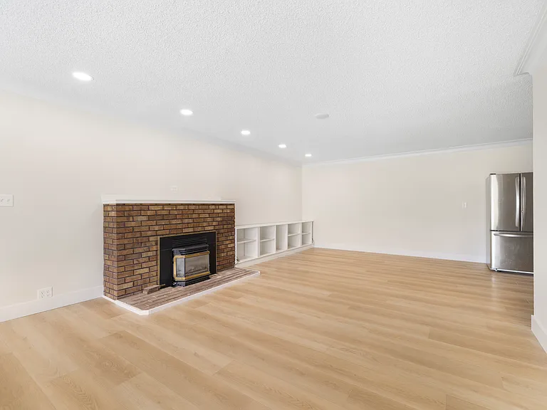 210 N 1st St #1 — Photo 4