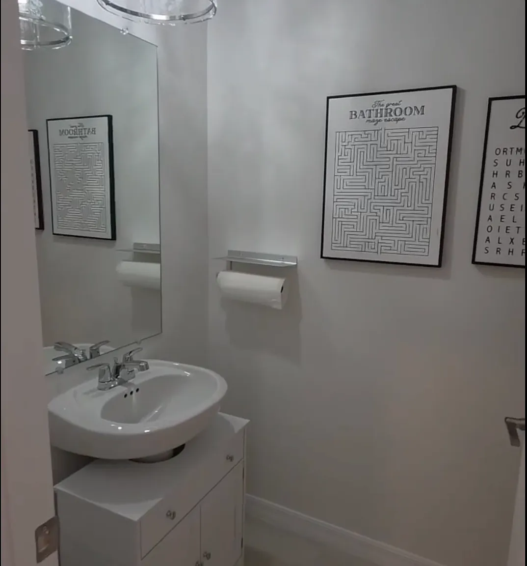 5 bed, 2.5 bath, 2389 sqft, $3,600 — Photo 3