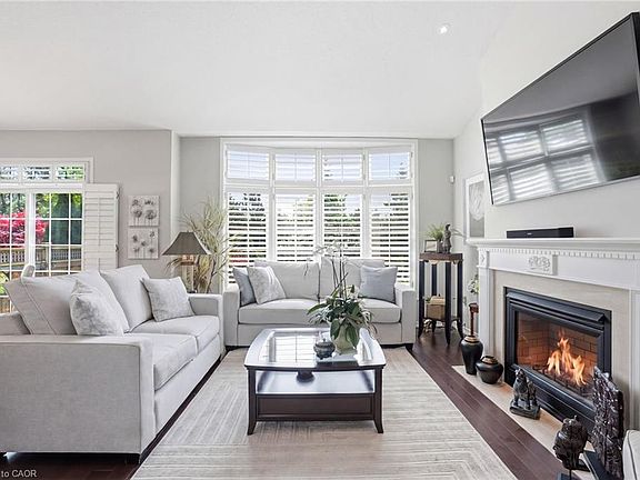 3rd image of 2258 Turnberry Rd