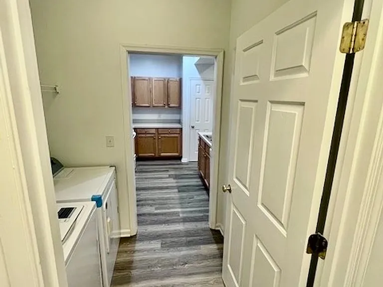 635-675 Woodbrook Dr — Photo 5