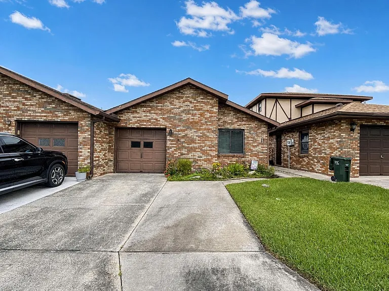 614 Lake Carolyn Cir — Photo 15