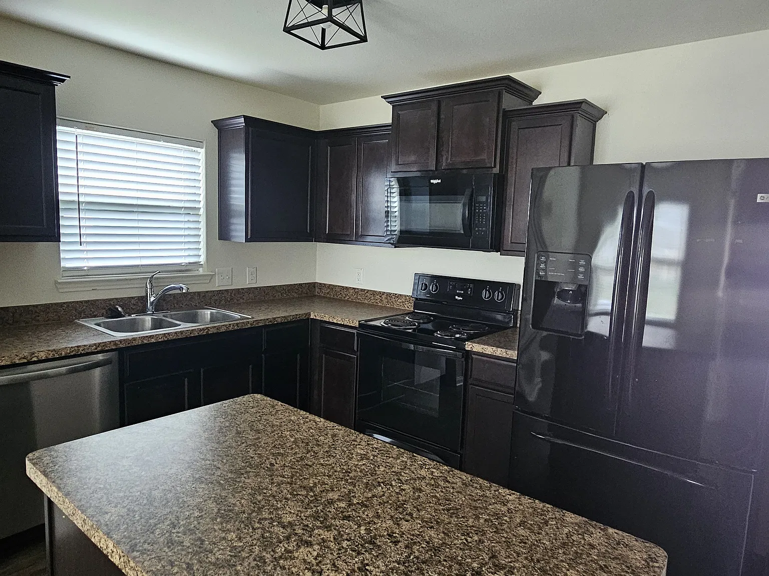 3 bed, 1315 sqft, $1,890 — Photo 1