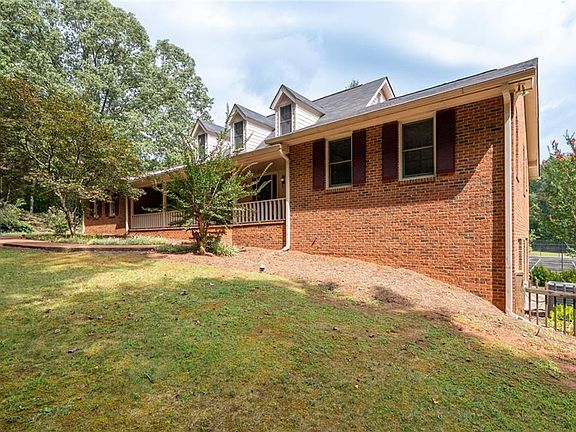 3rd image of 1827 Lost Mountain Rd