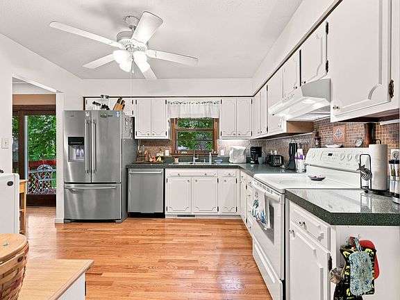 4th image of 6505 Lincoln Ave