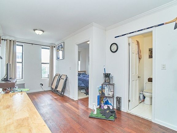 3rd image of 500 E 11th St APT 22