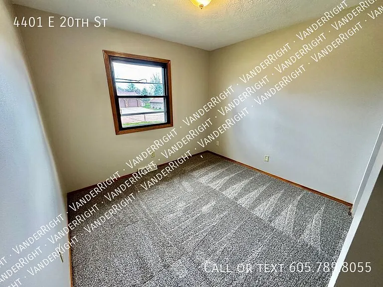 4401 E 20th St — Photo 14
