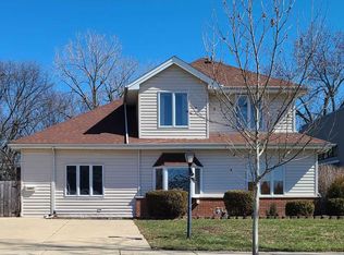 1441 Maple St, Glenview, IL 60025